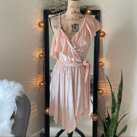 WAYF Velvet Cold Shoulder Mini Dress L NWT - Picture 4 of 16